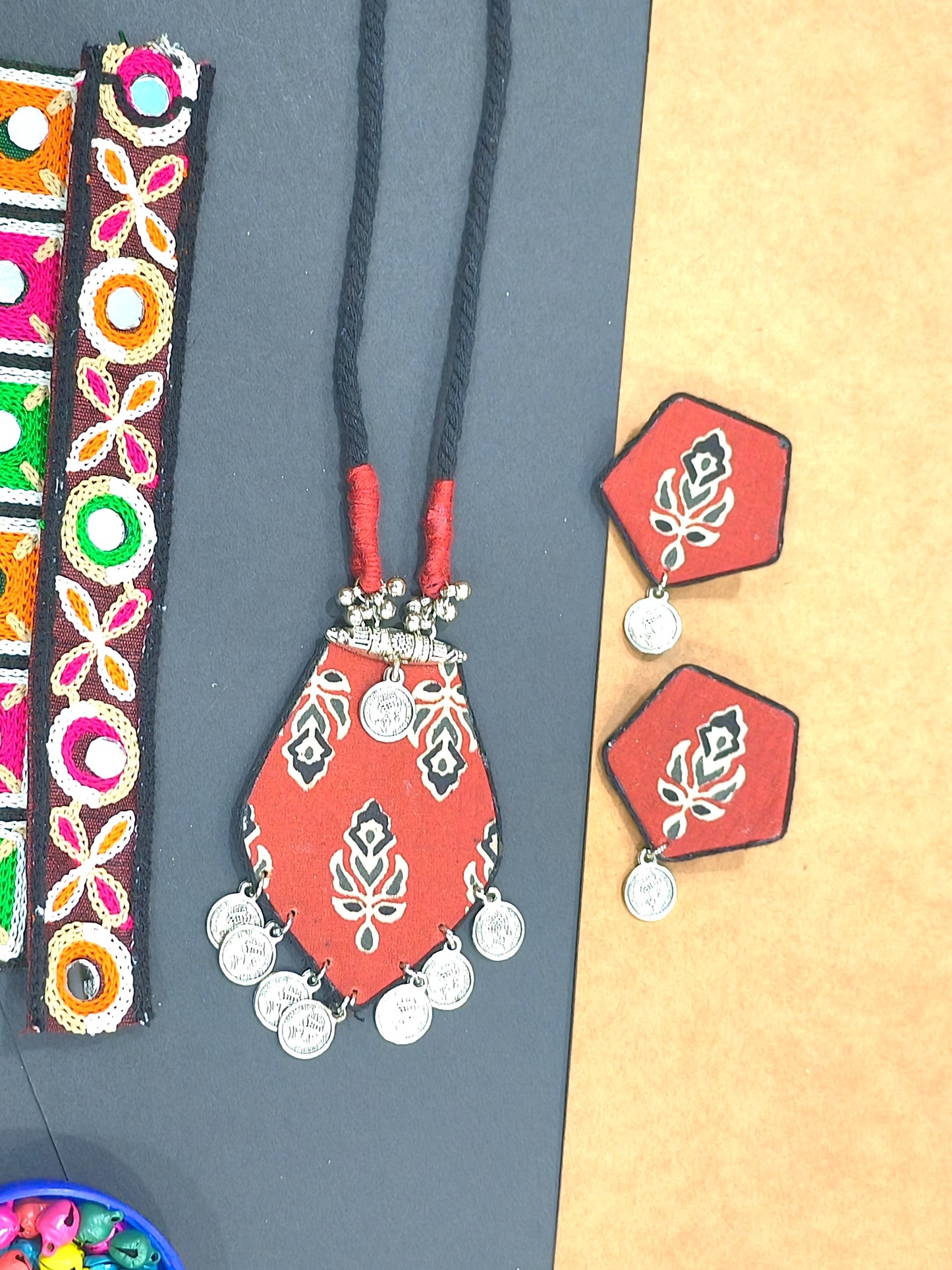 GAMTHI 4.0 Ajarak Fabric Panchkon Necklace Set with Earrings