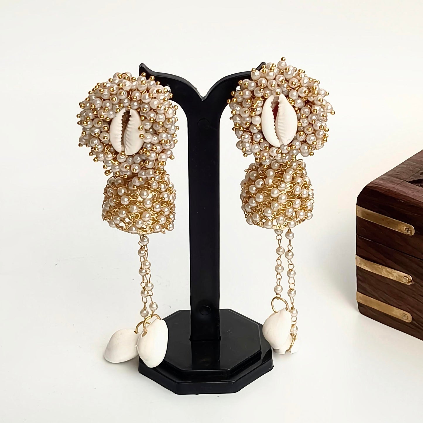 SARIKA WHITE PEARL WITH SHELL EARRING