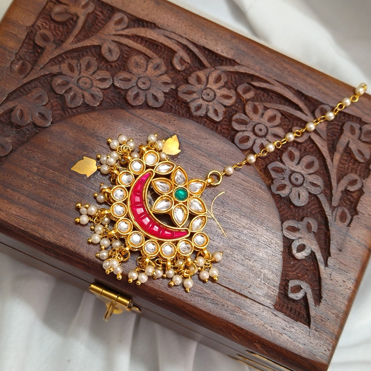 "ANSIKA" Gold Plated Rubi Kundan chand mangtikka With Pearls