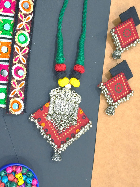 BHANDHEJ 2.0 Red Bandhani Fabric Square Necklace Set