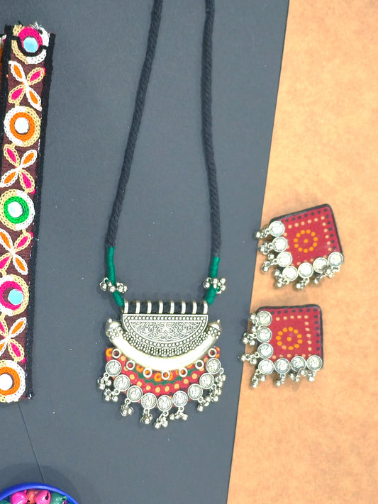 BHANDHEJ 3.0 Red Bandhani Fabric Half Round Necklace Set
