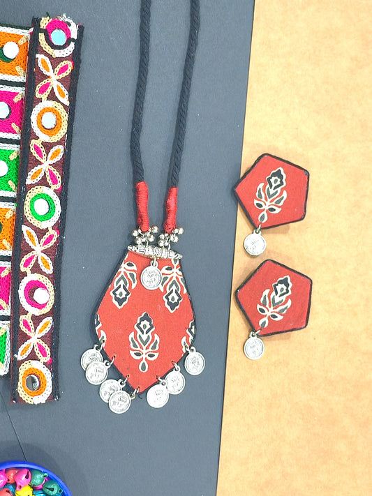 GAMTHI 4.0 Ajarak Fabric Panchkon Necklace Set with Earrings