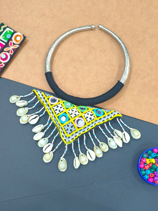 PASTEL COLOUR PATCH WITH SHELLS BRASS HASLI - 1