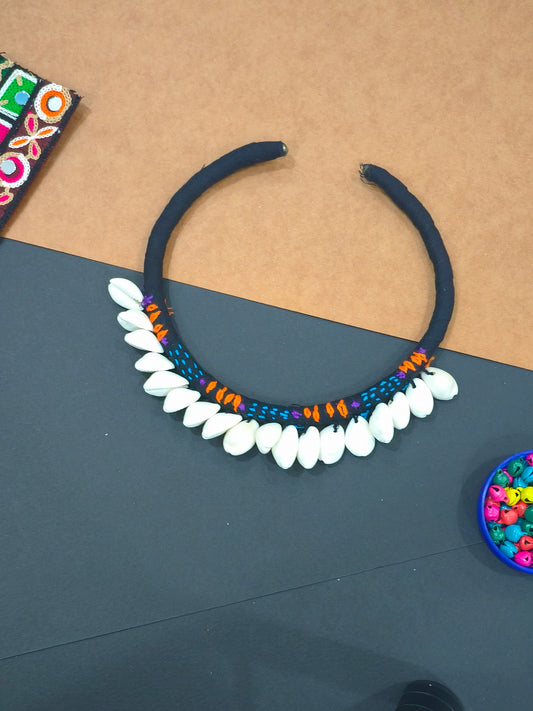 VRUNDA SHELL WITH BLACK FABIRC HASLI
